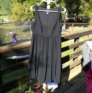 Black knee length dress zipper side, bubble hem